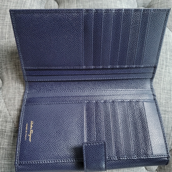 Authentic Salvatore Ferragamo wallet - Picture 6 of 10
